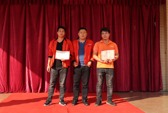 菲思盾2019年度特殊奉獻(xiàn)獎(jiǎng)人員合影