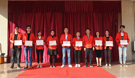 菲思盾2019年度表彰大會(huì)忠誠(chéng)獎(jiǎng)人員合影