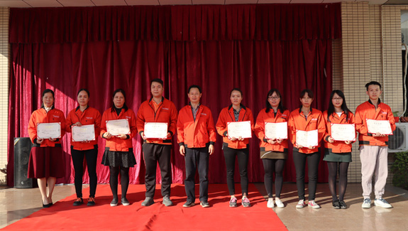 菲思盾2019年度表彰大會(huì)優(yōu)秀員工合影